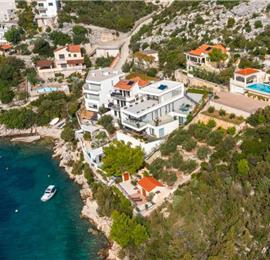 3 Bedroom Villa in Uvala Ljubljeva near Trogir, sleeps 6-7